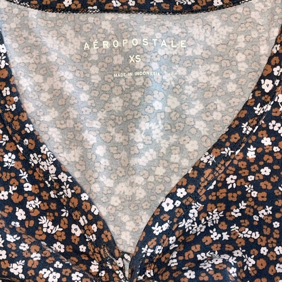 Aeropostale floral lace up front crop top - Picture 2 of 3